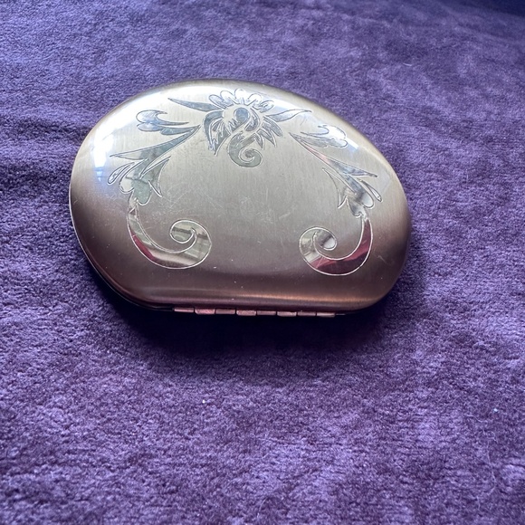Vintage Mirrored Powder Compact - Picture 8 of 8